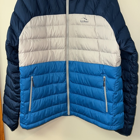 L.L. BEAN Men's Down Jacket, Colorblock | XXL | EUC | Marine Blue/Nautical Navy - Picture 3 of 9